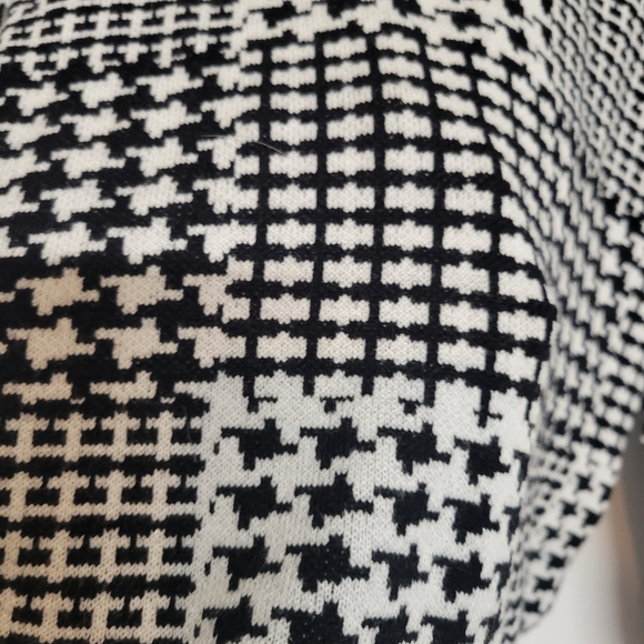 JOSEPH A ,Black and white  turtleneck  Sweater size small - Picture 2 of 8